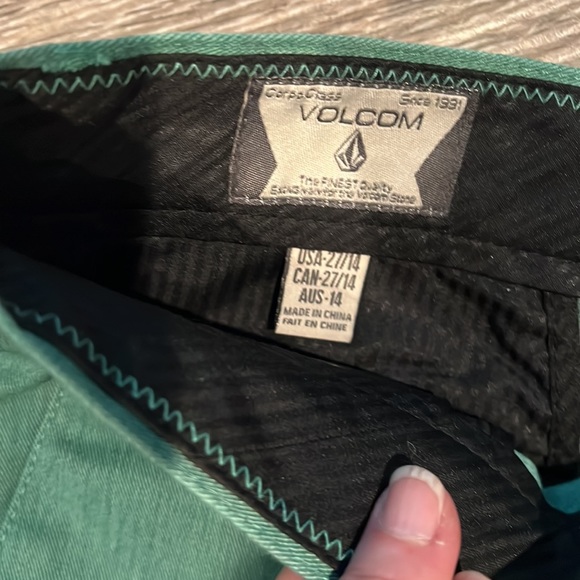 VOLCOM NWOT mens S shorts 27 - Picture 2 of 4